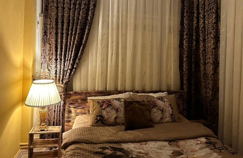 Fındıkzade Apartment | Historic Apartment Retreat with Family and Pet-Friendly Perks