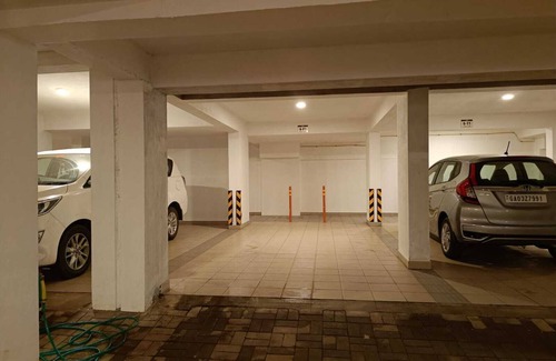 Saunta Vaddo House | 01-2bhk Pool view Wifi Gym Jacuzzi-Baga North Goa