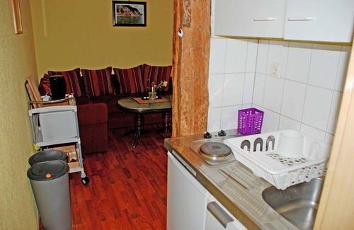 Ralswiek Apartment | Relaxing Ocean View Apartment in Manor House Gnies