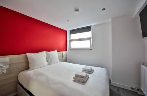 Charenton-le-Pont Apartment | Discover Studio Charenton: Fitness & Cinema Awaits You