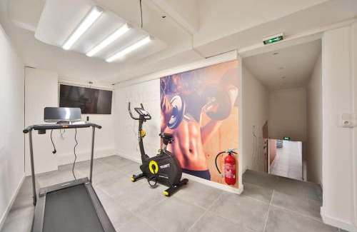 Charenton-le-Pont Apartment | Discover Studio Charenton: Fitness & Cinema Awaits You