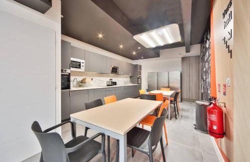 Charenton-le-Pont Apartment | Discover Studio Charenton: Fitness & Cinema Awaits You