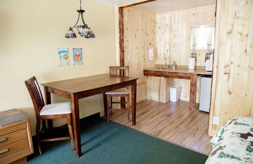 Sevier Apartment | Cozy Candy Suite 124 with Pool & Kitchen Amenities