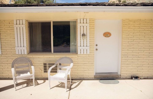 Sevier Apartment | Cozy Candy Suite 127: Poolside Haven for Families & Pets