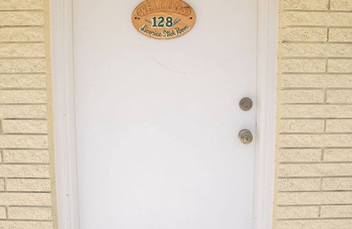 Sevier Apartment | Comfortable Candy Suite 128 with Pool & Pet-Friendly Perks