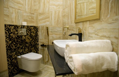 Ufa Apartment | Relaxing Upper Trading Residence with Jacuzzi & Scenic Views