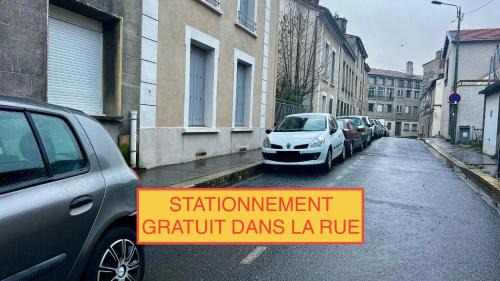 Cret de Roc Apartment | Cozy Chic Retreat in the Heart of the City with WiFi