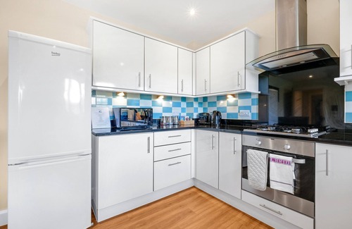Stanwell Apartment | Relaxing London Heathrow Living Serviced Apartments Await