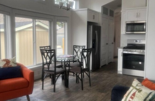 Regional District of Mount Waddington Apartment | Inviting Orca Lookout Cottage with Oceanfront Views