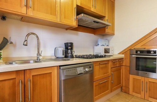Santa Pola House | Stay in Comfort at Las Palmeras III with Spa & Breakfast