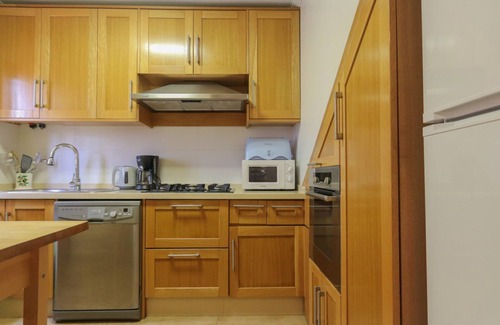 Santa Pola House | Stay in Comfort at Las Palmeras III with Spa & Breakfast