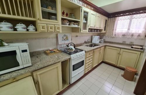 Bavaria Apartment | Family-Friendly 3-Bedroom Retreat Near Rua Coberta