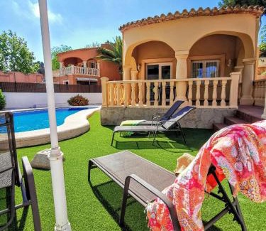 El Tosalet Villa | Pet Friendly Retreat at Villa Pera - 4-Star Getaway