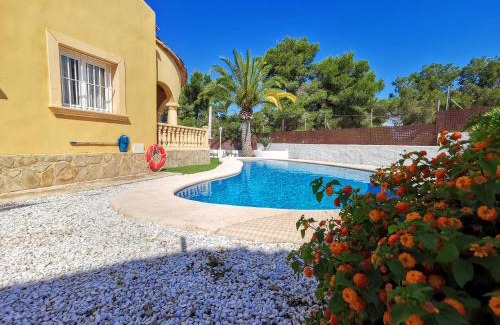 El Tosalet Villa | Pet Friendly Retreat at Villa Pera - 4-Star Getaway