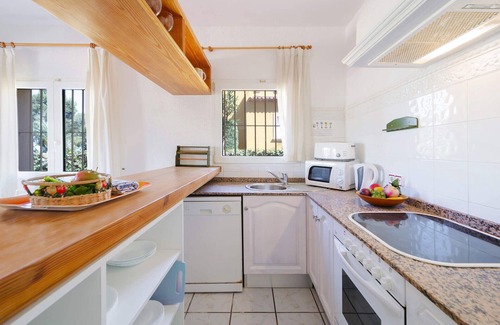 El Tosalet Villa | Relaxing Villa Monte Verde Granada with Pool & Spa Amenities