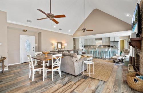 Pass Drury House | Accessible Family Retreat at 033 Reel Em Inn