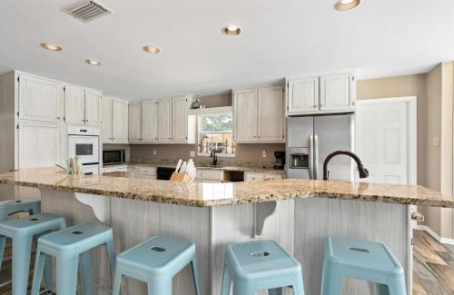 Pass Drury House | Accessible Family Retreat at 033 Reel Em Inn