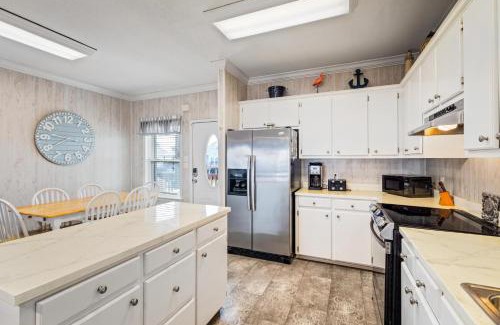 Silver Cay House | Island Time: Family-Friendly Retreat with Pool & Kitchen