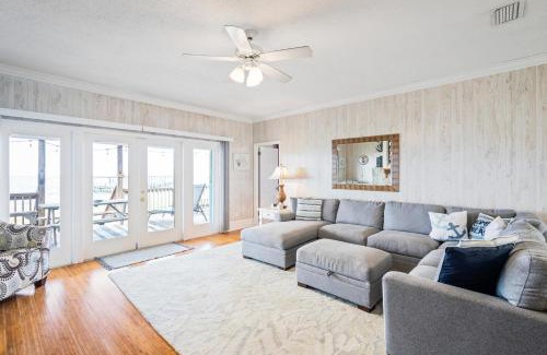 Silver Cay House | Island Time: Family-Friendly Retreat with Pool & Kitchen