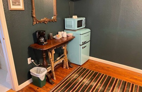 Inglis Apartment | Cozy Ocali Room with Pool Access and Kitchen Amenities