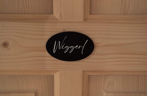 Schleching Apartment | 05 Wiggerl, 80 sqm, 2 bedrooms, balcony, sauna, tiled stove