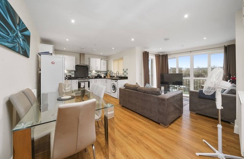 Stanwell Apartment | Experience Elegance at London Heathrow Living Apartments