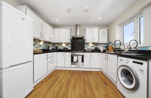 Stanwell Apartment | Experience Elegance at London Heathrow Living Apartments