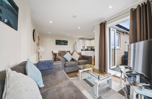 Stanwell Apartment | Experience Elegance at London Heathrow Living Apartments