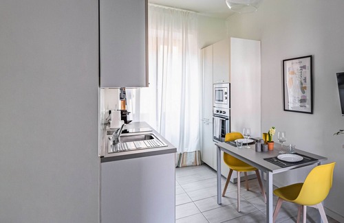 Pavia Apartment | Cozy Casa Elena: Family-Friendly with Spa & Breakfast