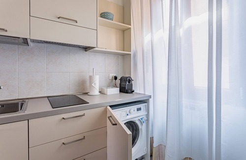 Pavia Apartment | Cozy Casa Elena: Family-Friendly with Spa & Breakfast