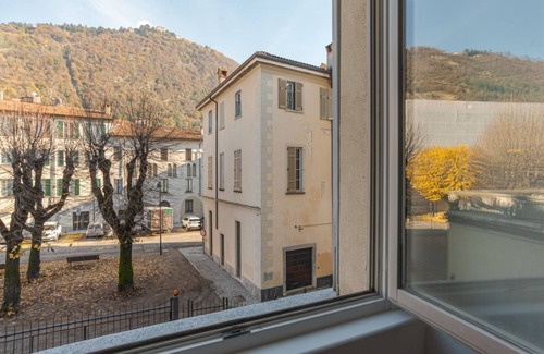 Como City Centre Apartment | Experience 07 Tigli Visconti with Kitchen & Accessibility