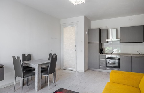 Monte Apartment | Relaxing Retreat at Garda Lido Red with Pool & Spa