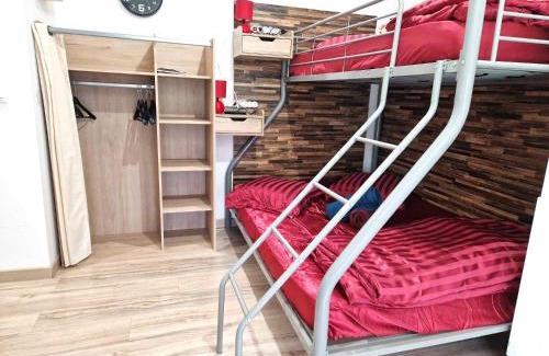 Razac-sur-l'Isle Apartment | Cozy Studio with Park View and Free Private Parking