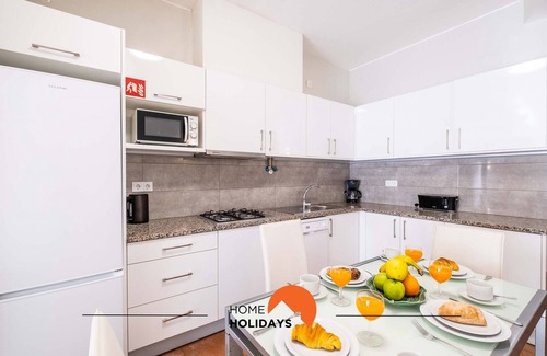 Albufeira Apartment | OldTown Open Space: Steps from the Beach with Spa & Breakfast