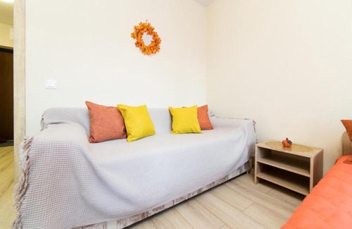 Tyumen Apartment | Budget-Friendly 1-Bedroom Apartment at ЖК НОВИН