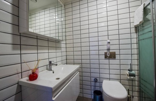 Kucukcekmece Apartment | Convenient 1+1 Residence Hotel Near Metrobus Access