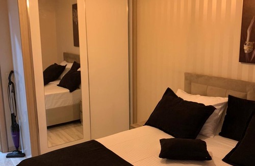 Kucukcekmece Apartment | Convenient 1+1 Residence Hotel Near Metrobus Access