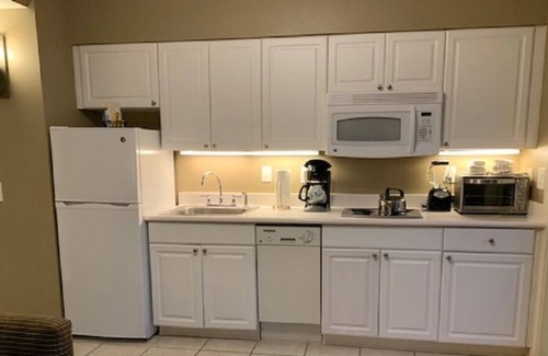 Galveston Resort | 1/1 Resort On Beach, Private Balcony wi/Pool/Gulf View, Fully Equipped Kitchen