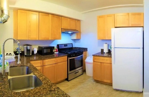 Chinatown Condo | Modern 2 Bedroom Condo Near McCormick Place & Chinatown