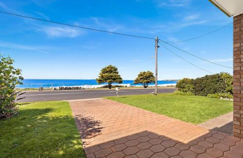 Kianga House | Family-Friendly Getaway at 15 Dalmeny Drive Kianga