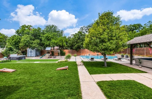 Dallas House | Relaxing Retreat with Pool, Playground & 9.6/10 Guest Rating