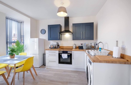 Wednesbury Apartment | Cozy 1 & 2 Bedroom Apartments with Breakfast by 12Stay