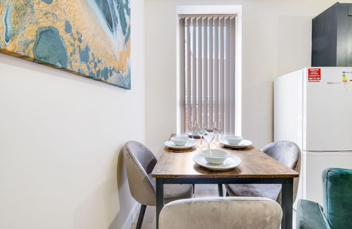 Wednesbury Apartment | Cozy 1 & 2 Bedroom Apartments with Breakfast by 12Stay