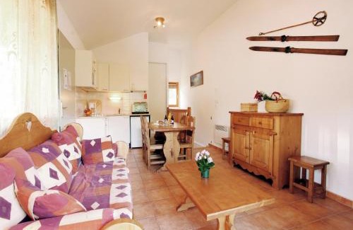 Villarodin-Bourget Ski Chalet | Family-Friendly 1-2 Cottage with Pet and Child Amenities