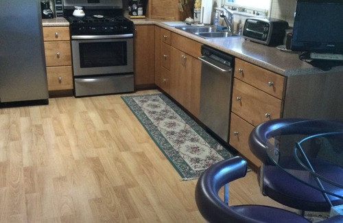 Niles House | Family-Friendly 3 BR Home with Kitchen Near ND Attractions
