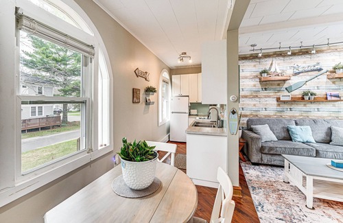South Haven Condo | 1/2 Mi to Beach & Lake Michigan: Condo w/Pool!