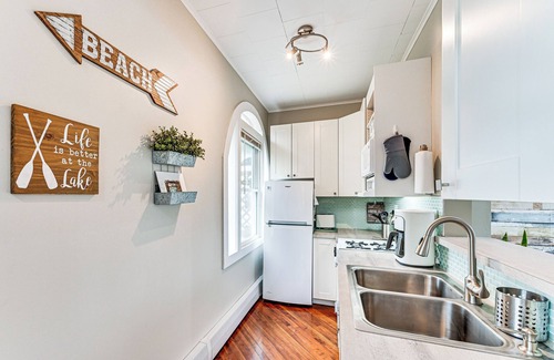 South Haven Condo | 1/2 Mi to Beach & Lake Michigan: Condo w/Pool!