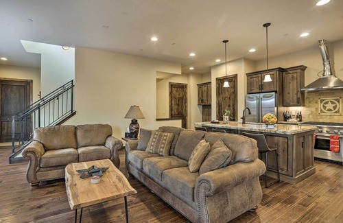 Golden House | Prime Golden Gem: Steps to Downtown with Spa & Breakfast!