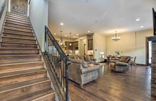 Golden House | Prime Golden Gem: Steps to Downtown with Spa & Breakfast!