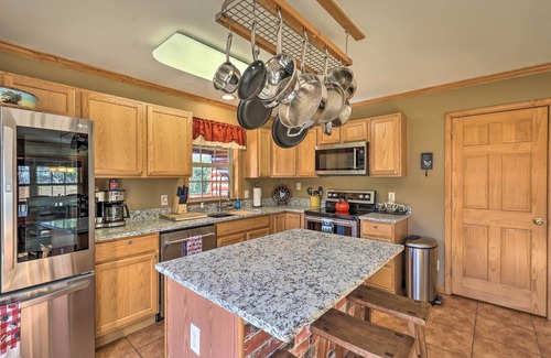 Piney Creek Cabin | Mountain-View Manor with Pool & Hot Tub Near the River